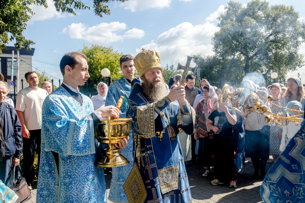 В престольный праздник Успенского храма прошла архиерейская Литургия